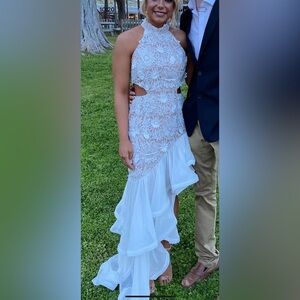 Worn once! Beautiful for a rehearsal dinner dress🤍